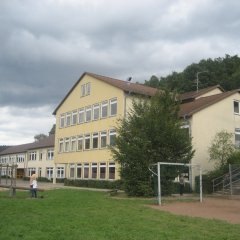 Impression des Ortsteils Eidengesäß - hier die Geisbergschule