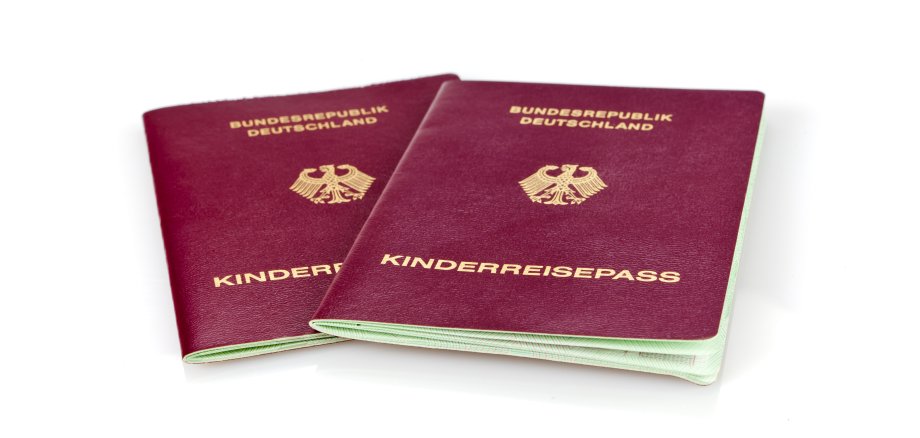 Zwei Kinderreisepässe, die so in Deutschland nicht mehr erhältlich sind